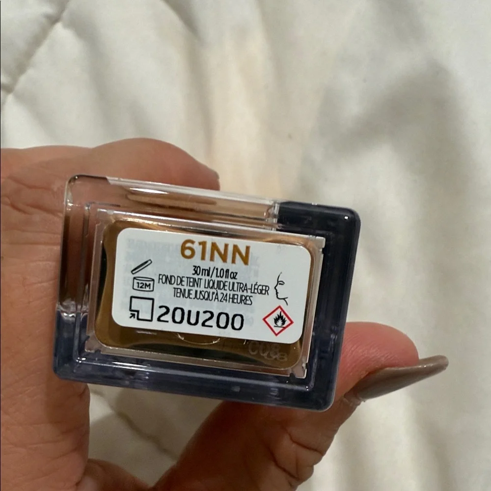 Stay Naked Liquid Foundation - Gold